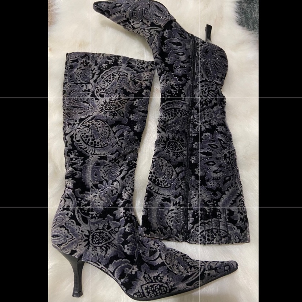 Women’s black boots